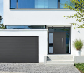 Die besonders gedämmten und sicheren Aluminium-Haustüren sind mit neuen Motiven ebenfalls ab Sommer erhältlich.