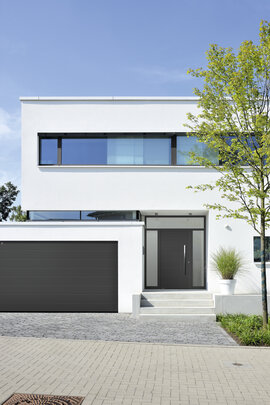 Hörmann bietet seine Aluminium-Haustüren ThermoSafe und ThermoCarbon serienmäßig mit der Sicherheitsausstattung RC 3 an. 